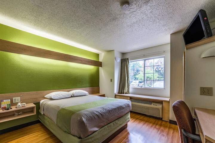 Room 17 of 32