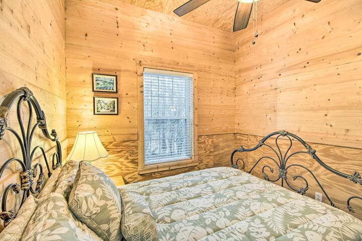 Secluded Santee River Island Retreat w / Dock!