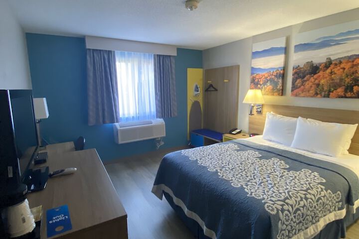 Room 33 of 52