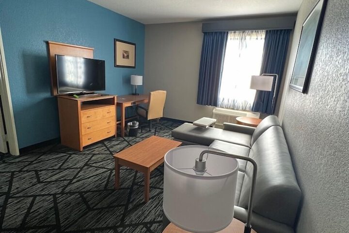 Room 35 of 53