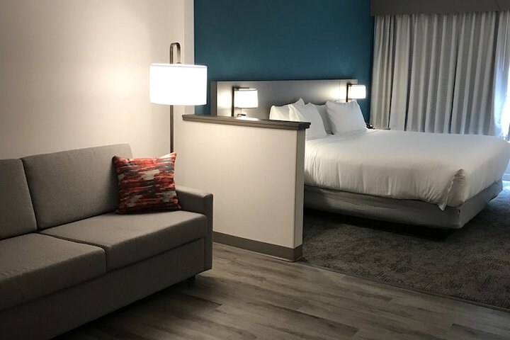 Comfort Inn & Suites NW Milwaukee