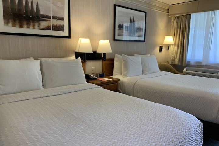 Coachman Inn & Suites