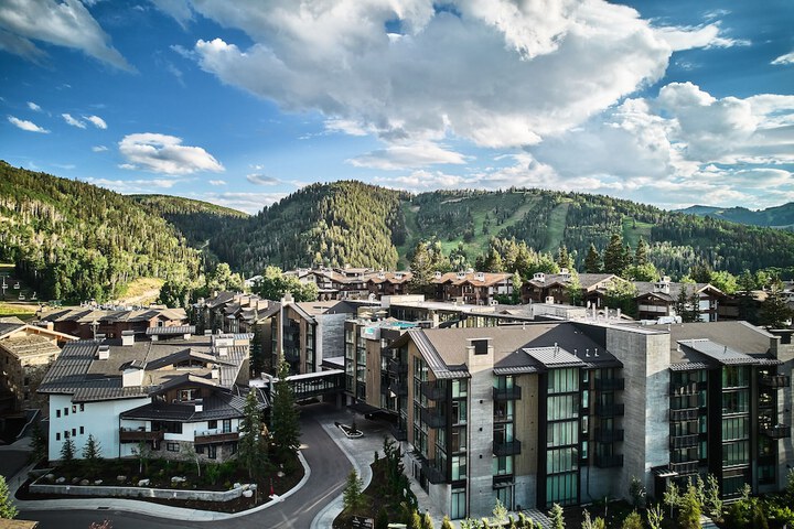 Goldener Hirsch Auberge Collection