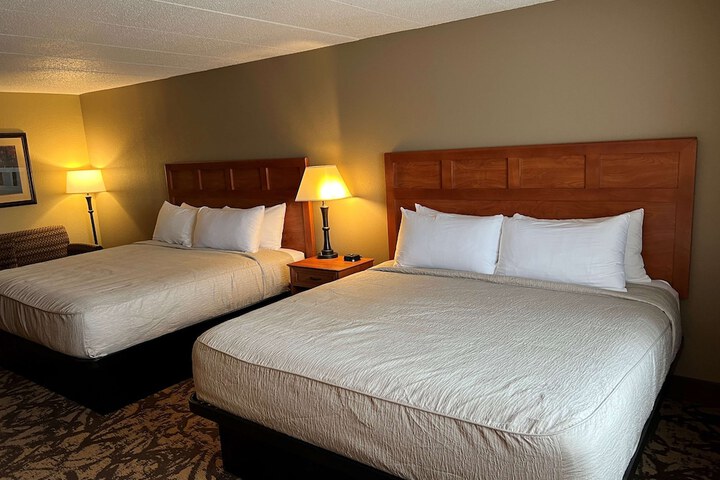 Room 13 of 33