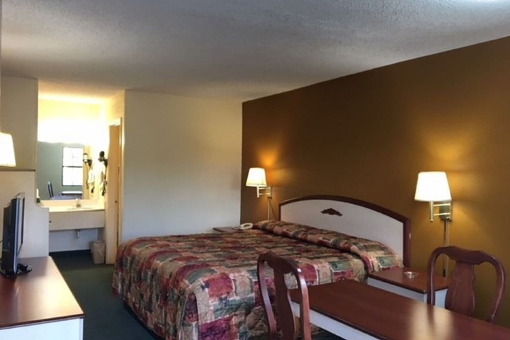 Room 13 of 36
