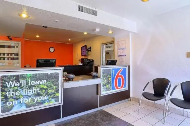 MOTEL 6 PITTSBURG. CA