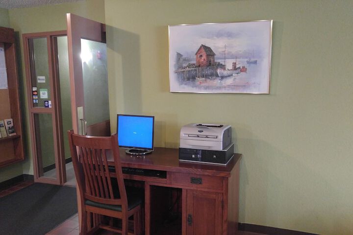 Harbor Lights Lodge