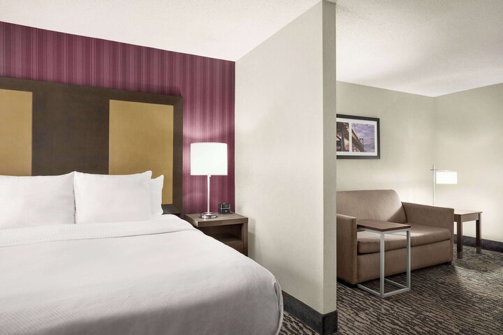 La Quinta Inn & Suites by Wyndham Newark - Elkton