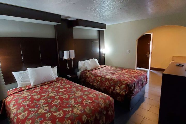 Room 9 of 12