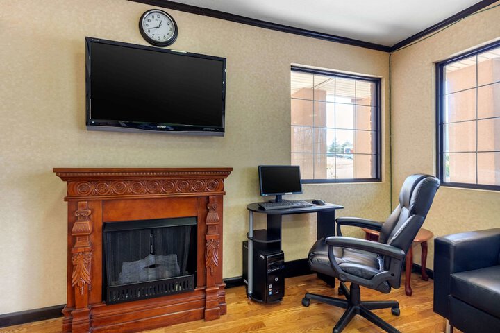 Business Center 31 of 41