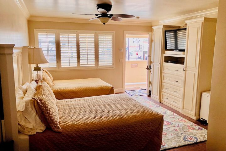 Room 5 of 10