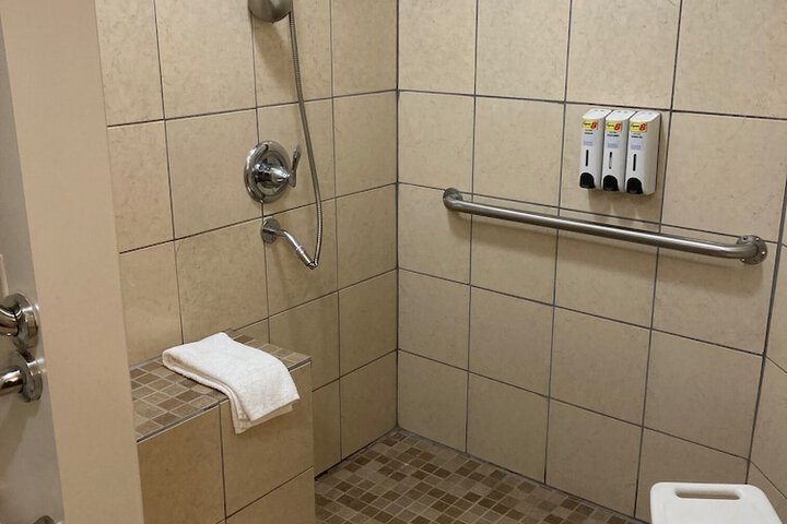 Super 8 by Wyndham Chisago City