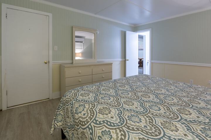 Room 148 of 309