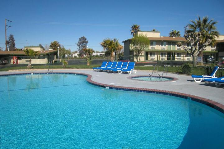 Town House Motel