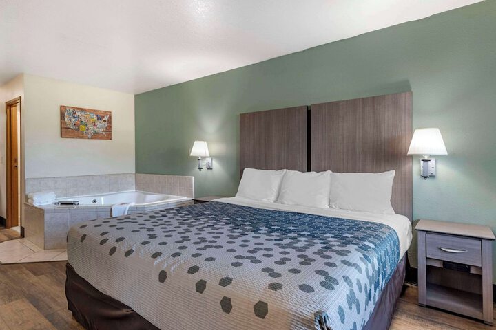 Room 14 of 24