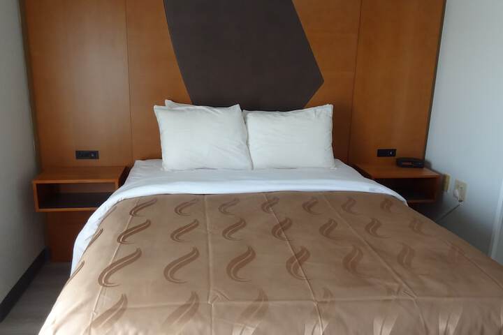 Room 16 of 28