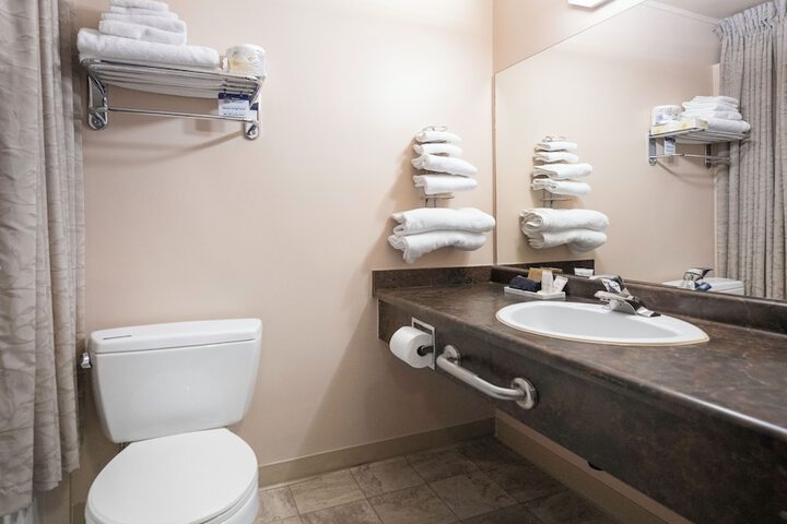 Sidney Waterfront Inn & Suites