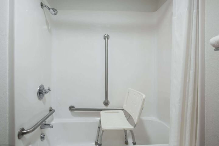 Room 16 of 30