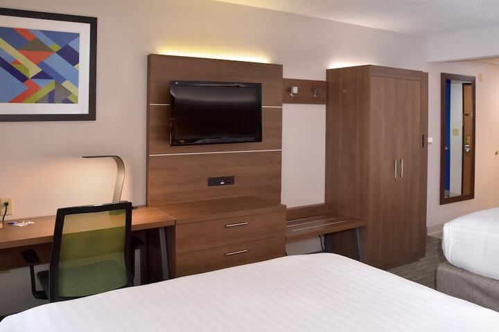Room 15 of 34
