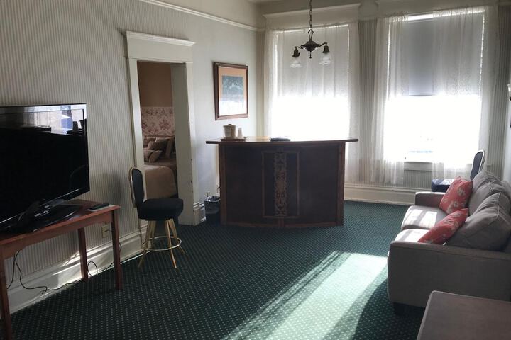Room 28 of 67