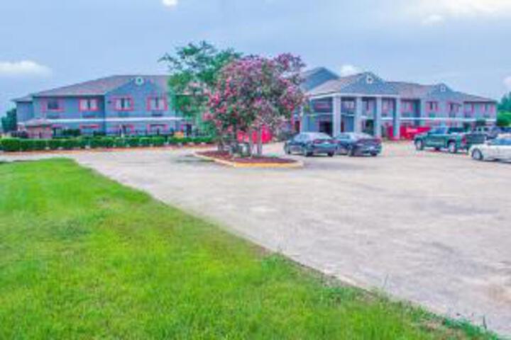 OYO Townhouse Donaldsonville - Gonzale
