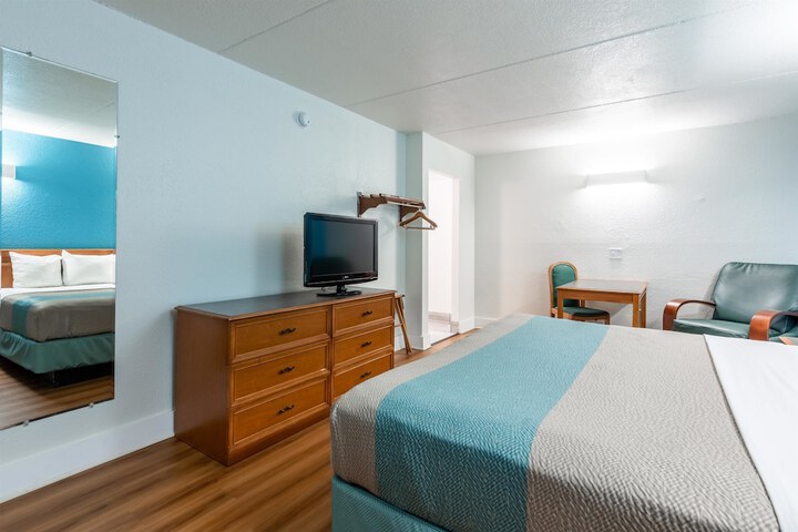 Room 27 of 48
