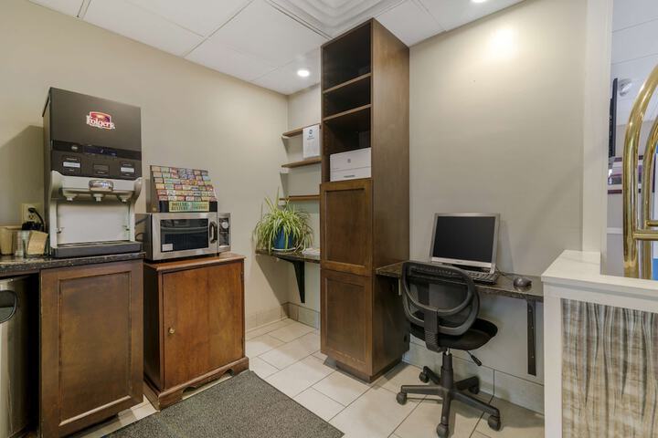 Business Center 65 of 67
