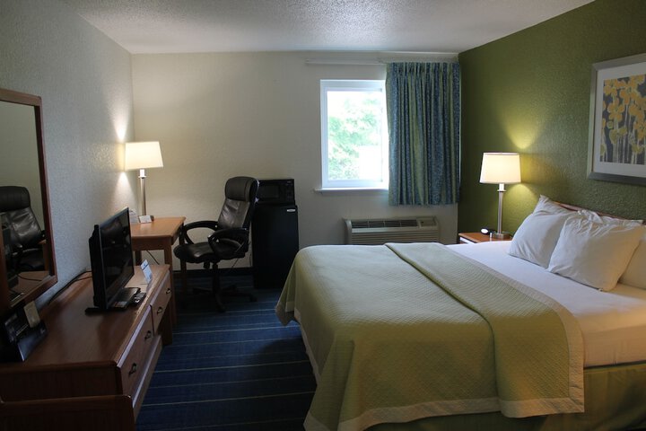 Room 33 of 40