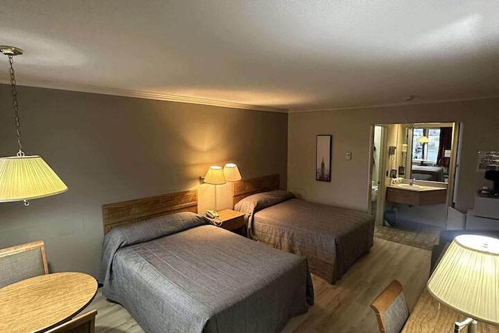 Room 15 of 34