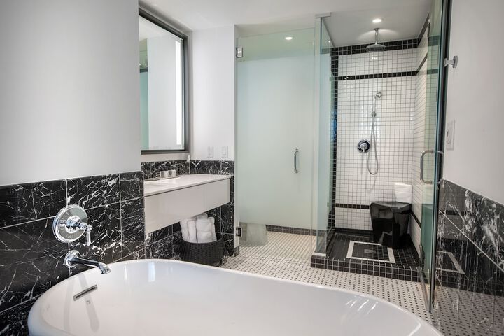The Laura Hotel Houston Downtown, Autograph Collection