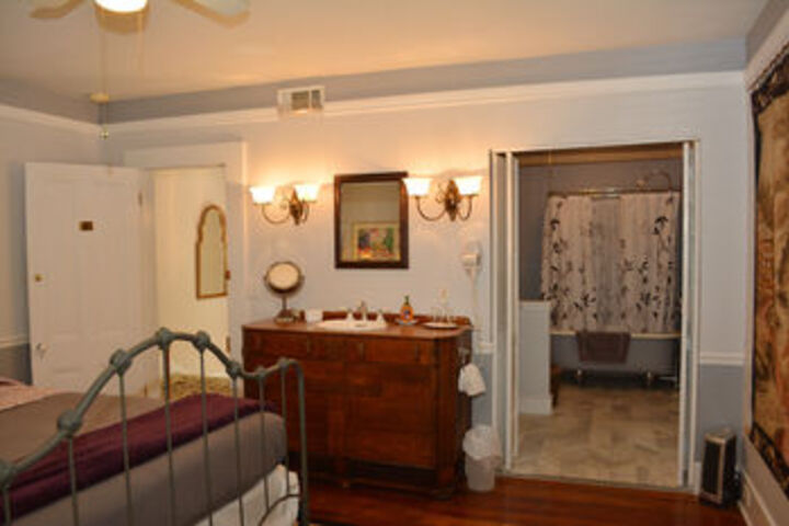 Deer Creek Inn
