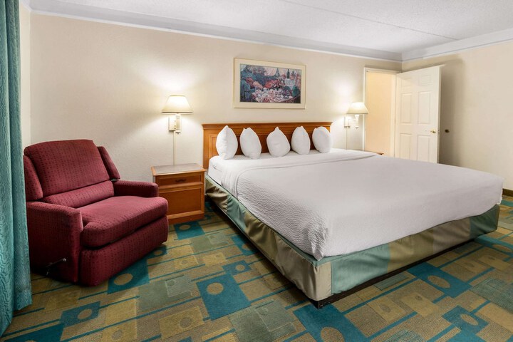 Room 18 of 29