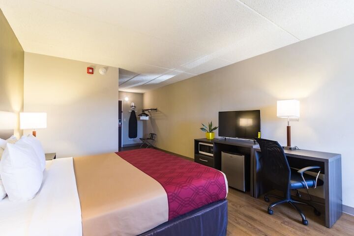 Room 17 of 38