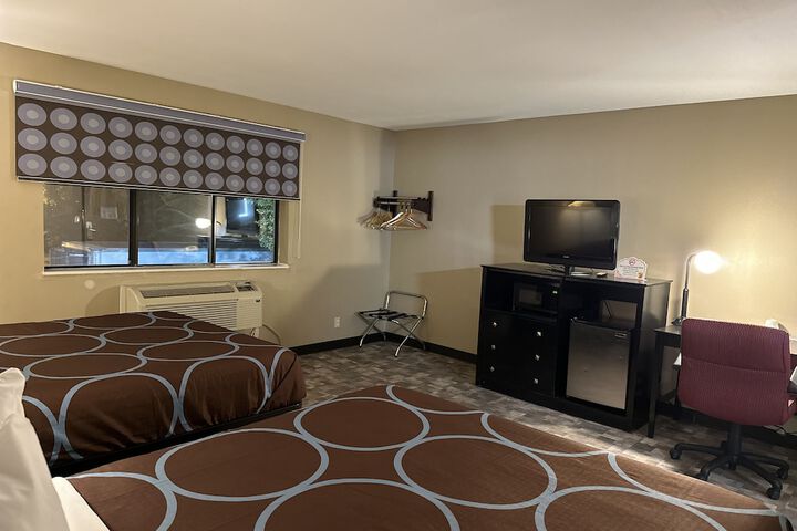 Room 14 of 14