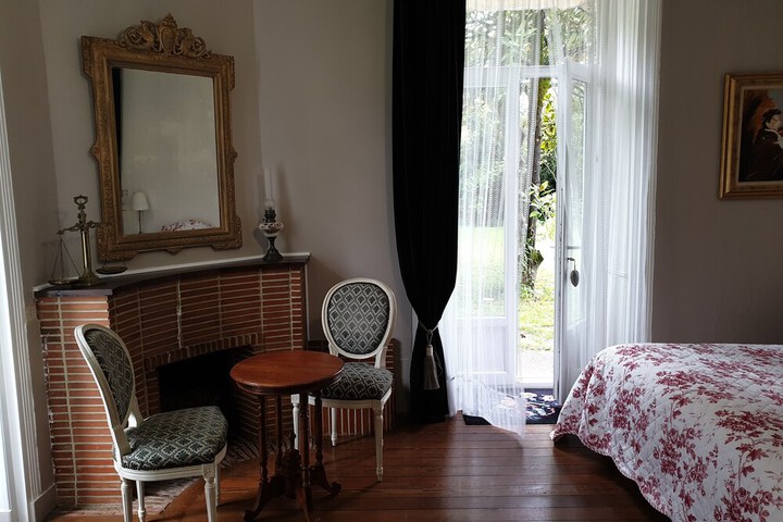 Room 35 of 60