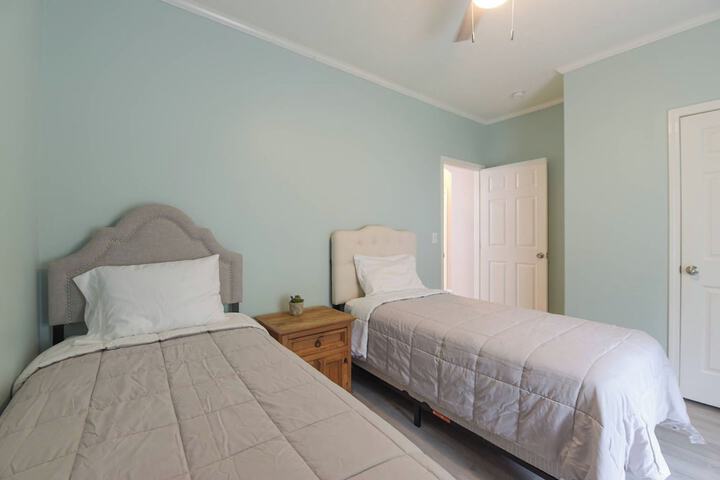 Riverside Ranch by Avantstay Mins to Downtown