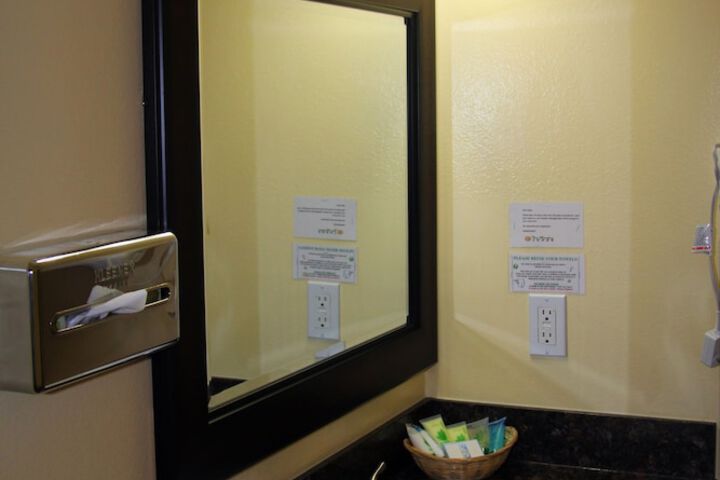 Room 17 of 43