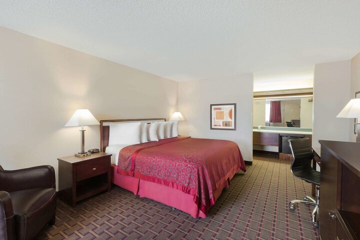 Room 6 of 16
