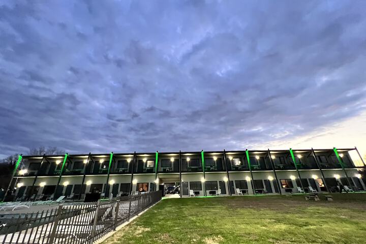 Hotel 5 of 75
