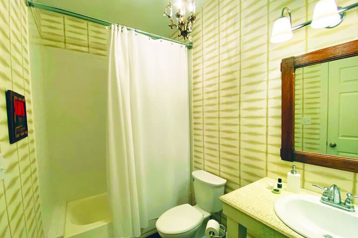 Room 11 of 25