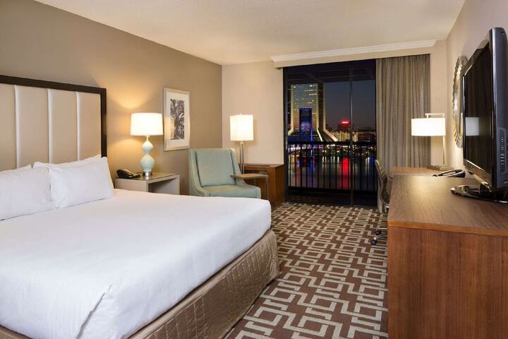 DoubleTree by Hilton Hotel Jacksonville Riverfront