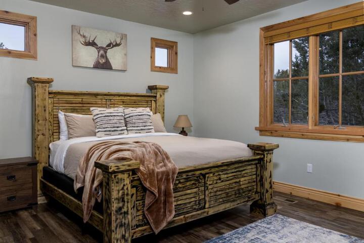 East Zion Trails Retreat-Hot tub Resort Amenities, Exceptional