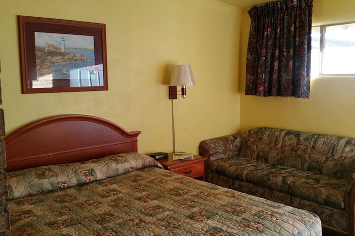 Room 8 of 9