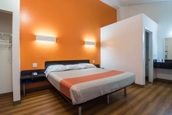 Room 50 of 87