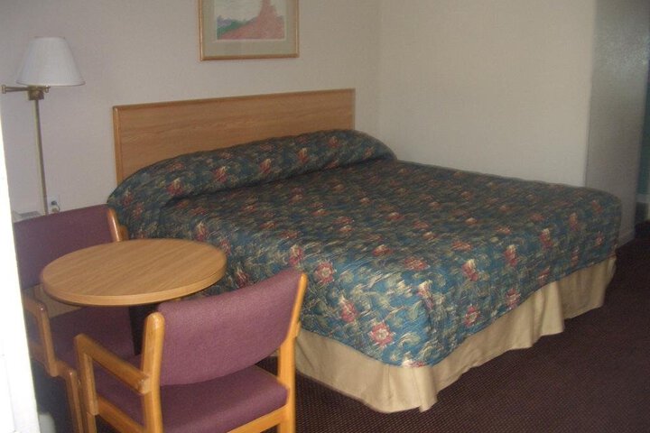 BENTON RELAX INN