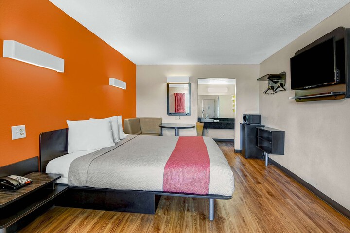 Motel 6 Calhoun GA