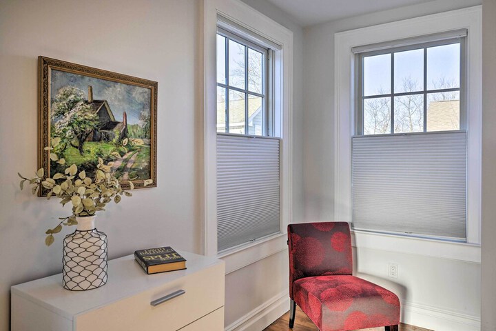 Bright Apartment - 1 / 2 Mi to Greenport Harbor!