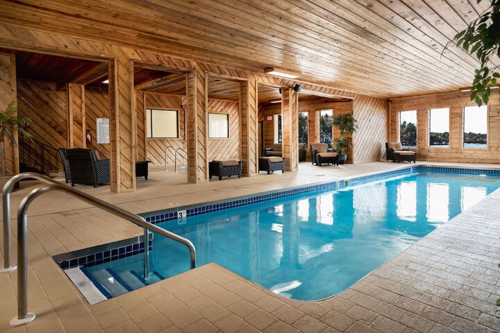 Natura Vue Resort & Boathouse