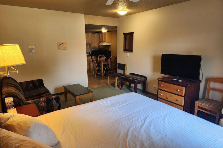Waterton Lakes Lodge Resort