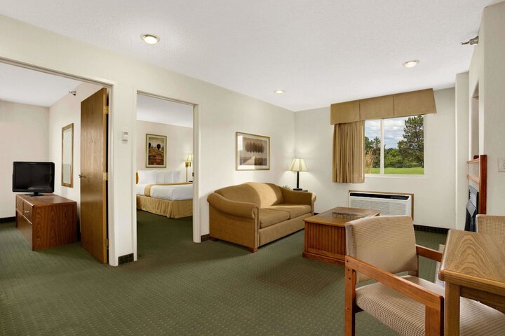 Room 5 of 10
